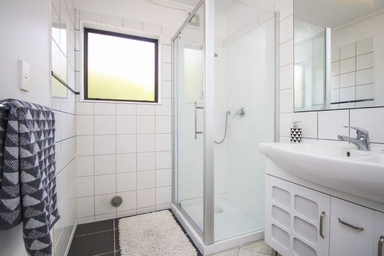 Photo of property in 5a Sabot Place, Massey, Auckland, 0614