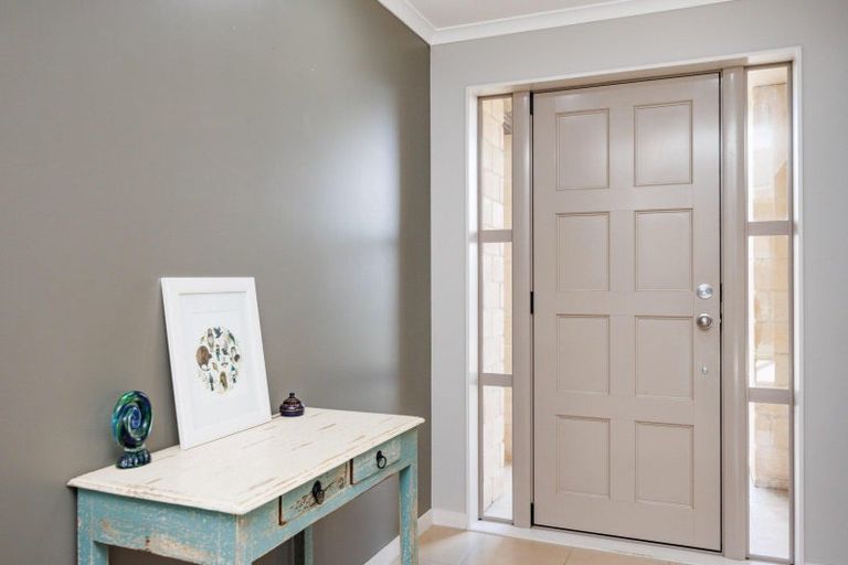 Photo of property in 33 Tennyson Avenue, Kelvin Grove, Palmerston North, 4414