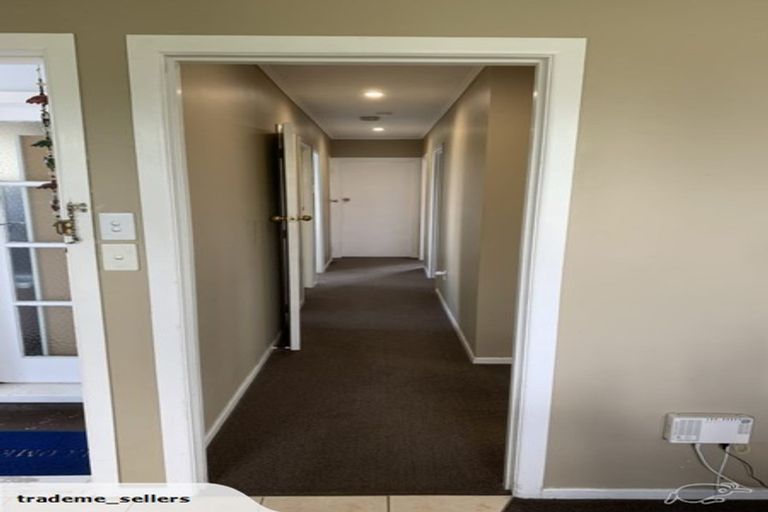 Photo of property in 15 Kiernan Place, Kelston, Auckland, 0602