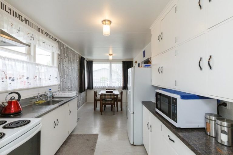 Photo of property in 19 Fergusson Street, Marton, 4710