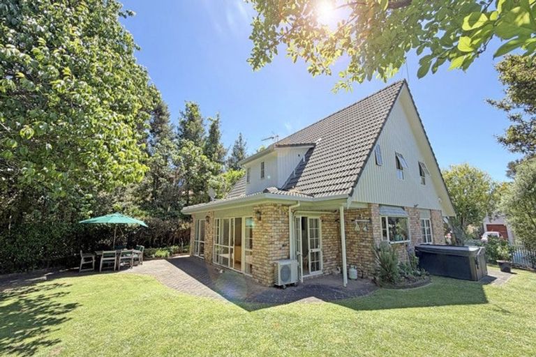 Photo of property in 35 Ravenstone Place, Chatswood, Auckland, 0626