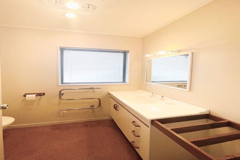 Photo of property in 1 Evelyn Road, Cockle Bay, Auckland, 2014