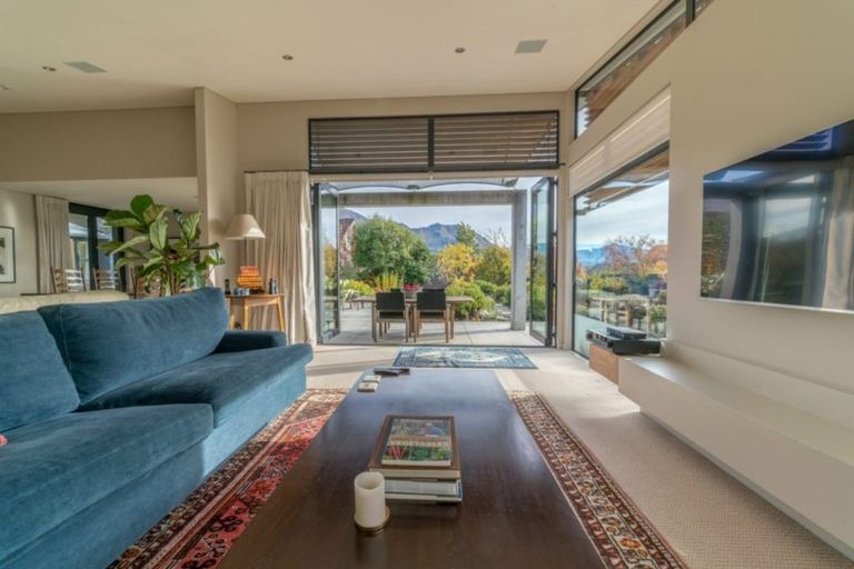 Photo of property in 1 Waimana Place, Wanaka, 9305