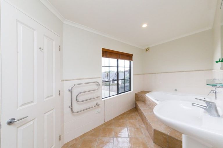 Photo of property in 102 Jickell Street, Hokowhitu, Palmerston North, 4410