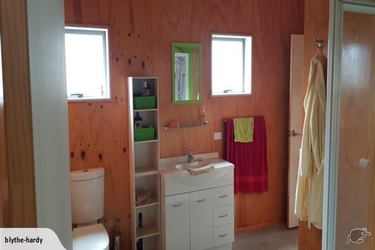 Photo of property in 18 Rawinia Place, Te Kaha, 3199