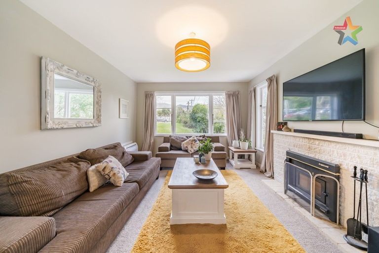 Photo of property in 15 Kennedy Grove, Stokes Valley, Lower Hutt, 5019