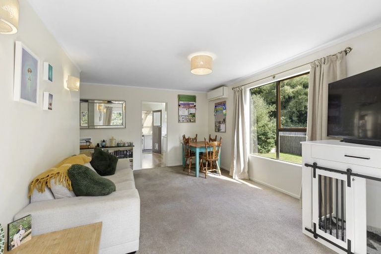 Photo of property in 2/5 Taunton Way, Pinehaven, Upper Hutt, 5019