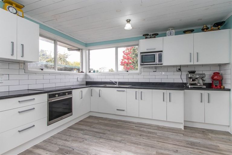 Photo of property in 6 Kowhai Street, Inglewood, 4330