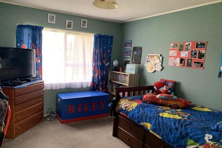 Photo of property in 8 Zenith Place, Conifer Grove, Takanini, 2112