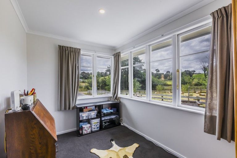Photo of property in 11 Tiffen Lane, Waipawa, 4210