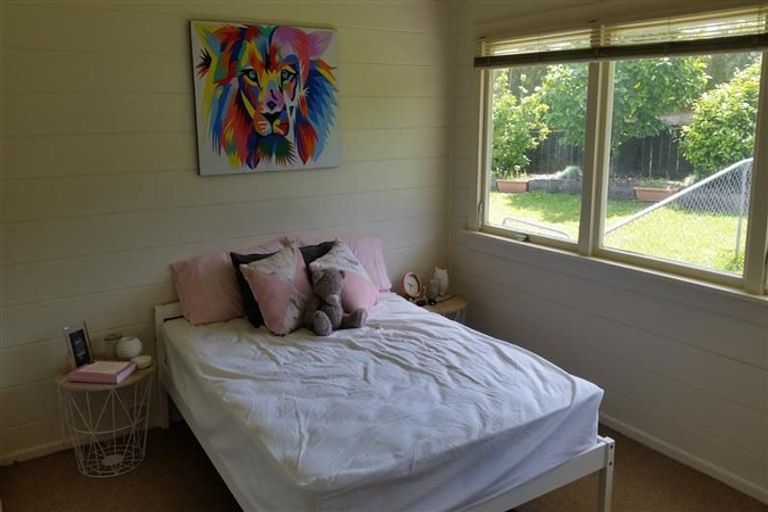 Photo of property in 41 Hobsonville Road, West Harbour, Auckland, 0618