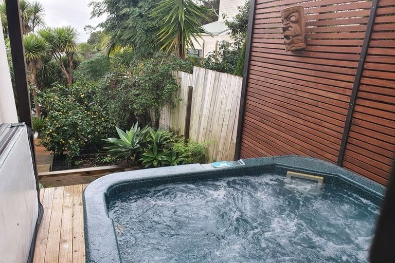 Photo of property in 45a Sunset Road, Totara Vale, Auckland, 0632