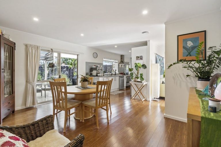 Photo of property in 41 Waimoko Glen, Swanson, Auckland, 0612