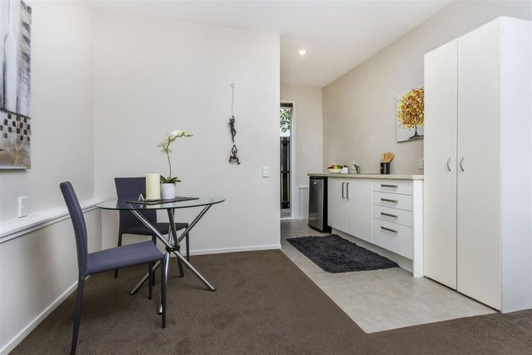 Photo of property in 208 Beach Haven Road, Beach Haven, Auckland, 0626
