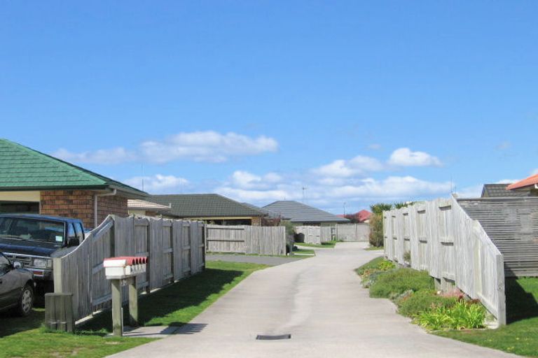 Photo of property in 10 Summerland Crescent, Papamoa Beach, Papamoa, 3118