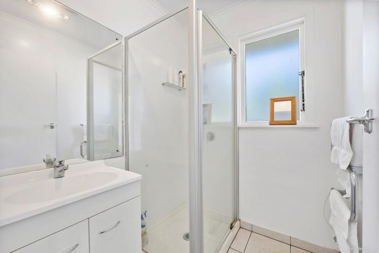 Photo of property in 2/2 Paul Place, Pakuranga, Auckland, 2010