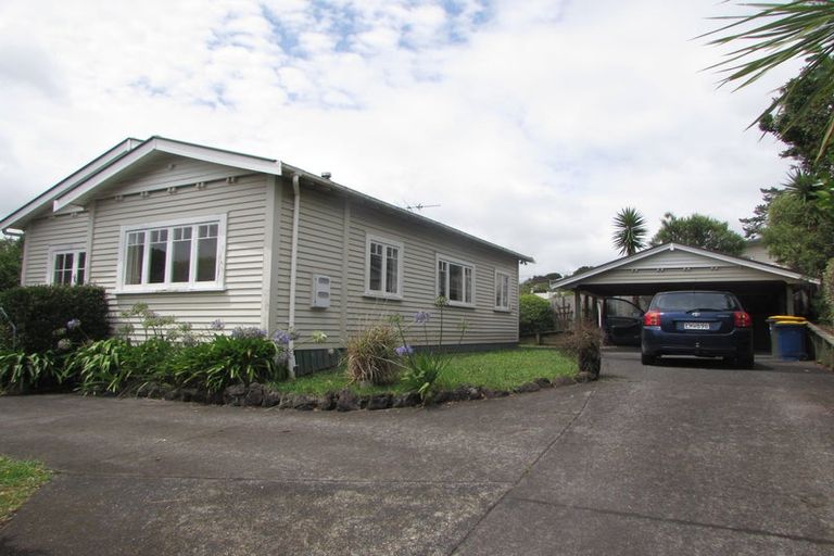 Photo of property in 35 Clayburn Road, Glen Eden, Auckland, 0602