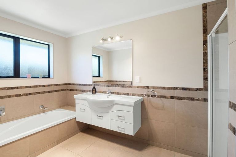 Photo of property in 47 Geneva Terrace, Kelvin Grove, Palmerston North, 4414