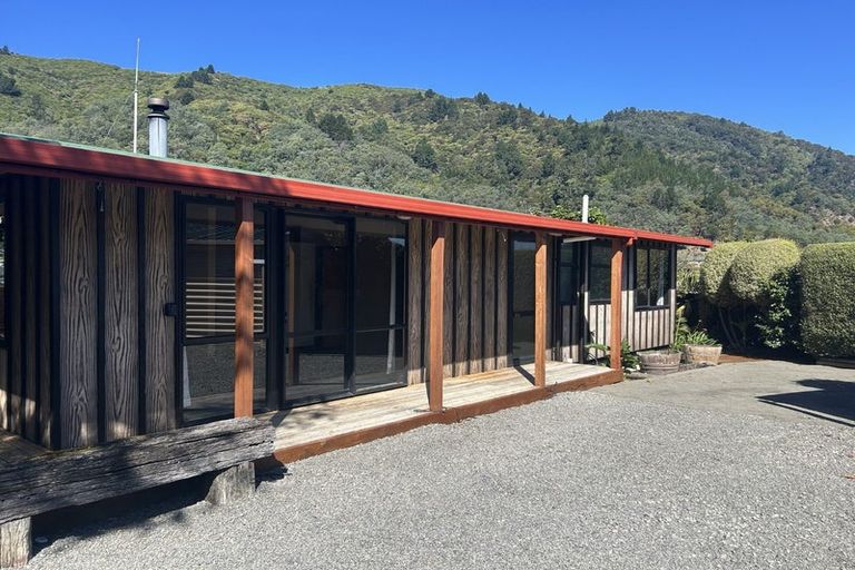 Photo of property in 25a Hampden Street, Picton, 7220