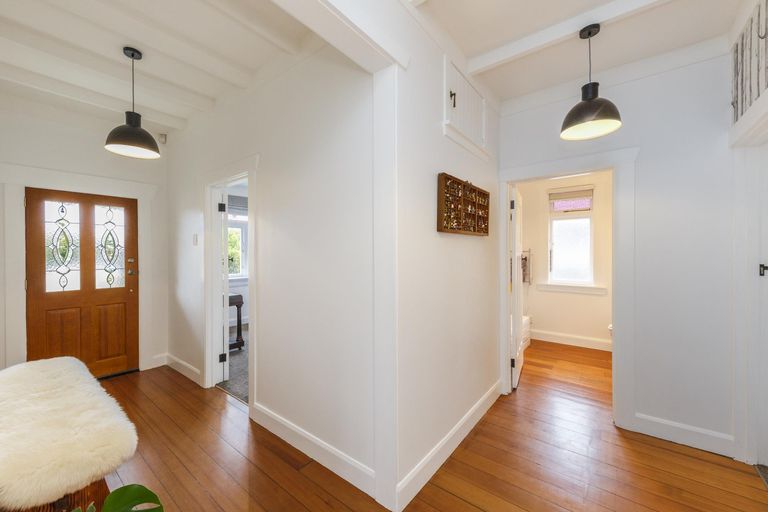 Photo of property in 17 Chelwood Street, Takaro, Palmerston North, 4412