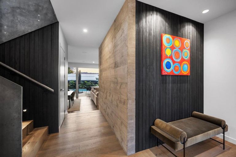 Photo of property in 23 Otakau Road, Milford, Auckland, 0620