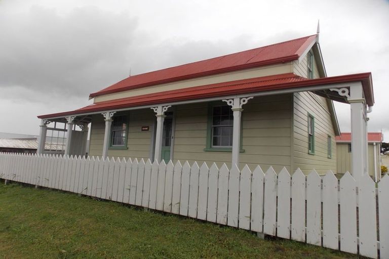 Photo of property in 32 Harbour Street, Foxton, 4814