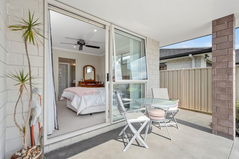 Photo of property in 4 Sandspit Way, Papamoa Beach, Papamoa, 3118