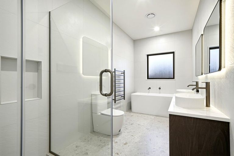 Photo of property in 32 Streamview Way, Long Bay, 0792