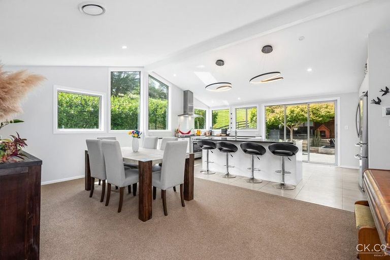 Photo of property in 10 Cottle Park Drive, Normandale, Lower Hutt, 5010