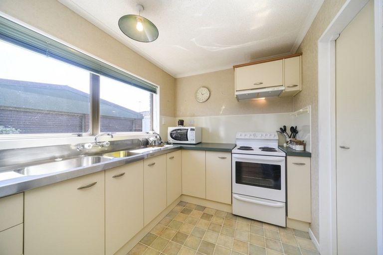 Photo of property in 8 Grange Place, Milson, Palmerston North, 4414