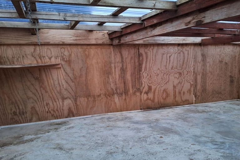 Photo of property in 18 Lyndfield Lane, Newlands, Wellington, 6037