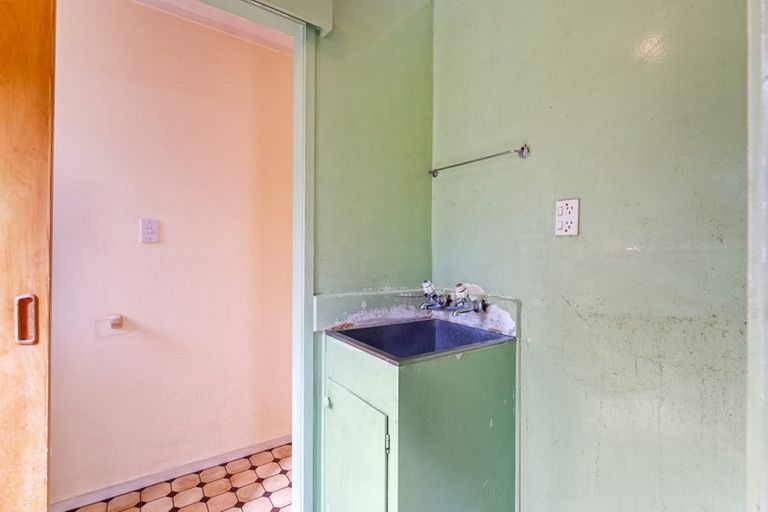 Photo of property in 39 Kohekohe Street, New Lynn, Auckland, 0600