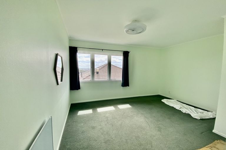 Photo of property in 14 Strid Road, Te Atatu South, Auckland, 0610