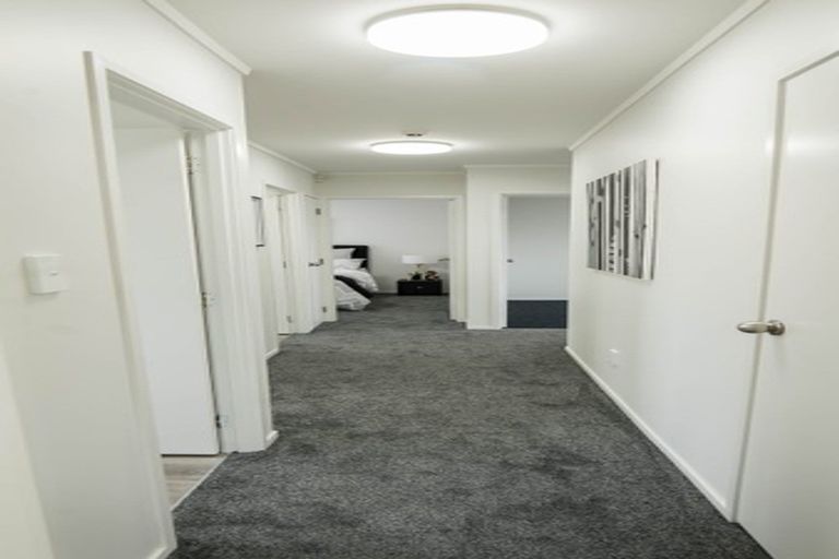 Photo of property in 98 Dalwhinnie Parade, Highland Park, Auckland, 2010
