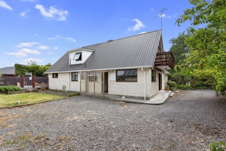 Photo of property in 12 Snowdon Place, Darfield, 7510