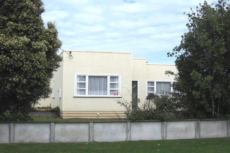 Photo of property in 2 Ruapehu Street, Castlecliff, Whanganui, 4501
