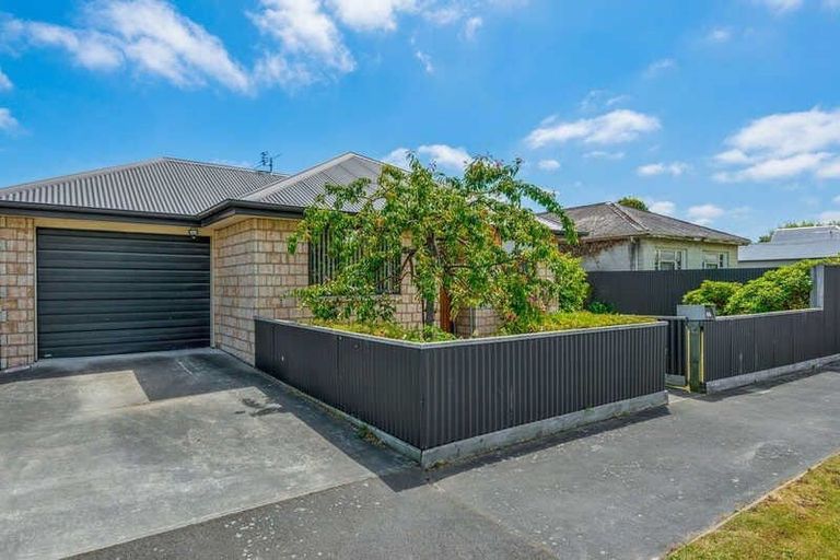 Photo of property in 65 Cleveland Street, Edgeware, Christchurch, 8013