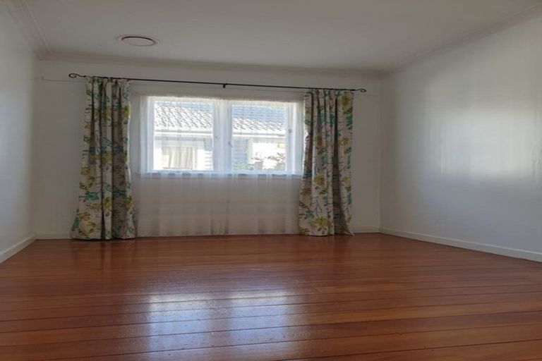 Photo of property in 1/16 Taharoto Road, Takapuna, Auckland, 0622