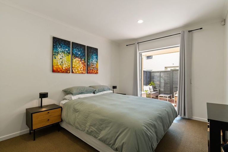 Photo of property in 2/15 Roxburgh Street, Mount Victoria, Wellington, 6011