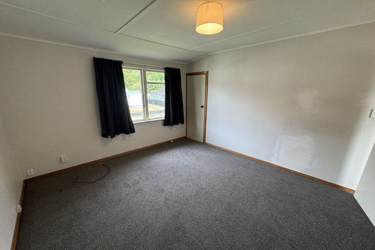 Photo of property in 7 Wainhouse Street, Stokes Valley, Lower Hutt, 5019