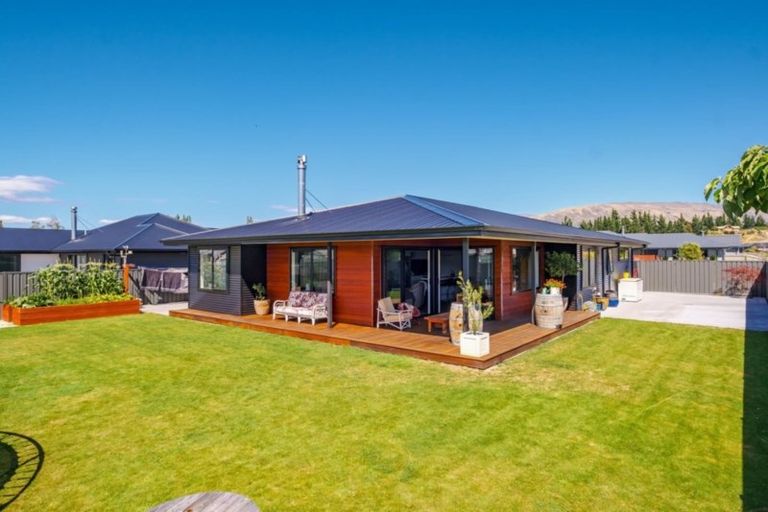 Photo of property in 4 Mallard Street, Albert Town, Wanaka, 9305
