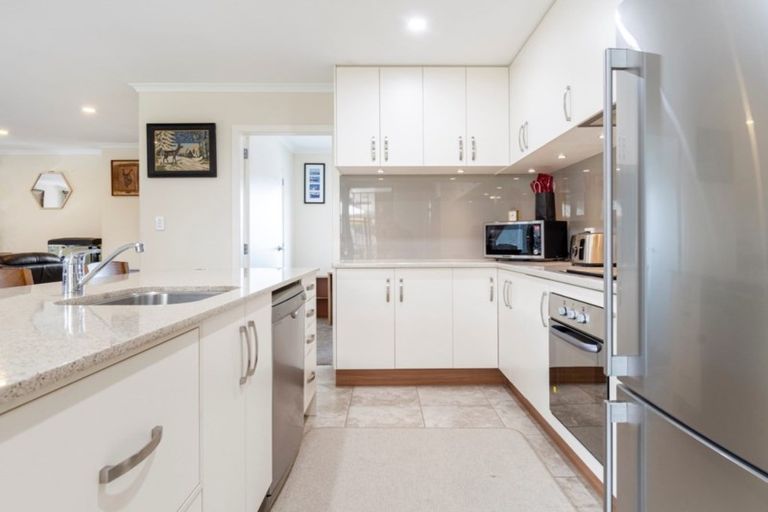 Photo of property in 11 Dumfries Place, Pyes Pa, Tauranga, 3112