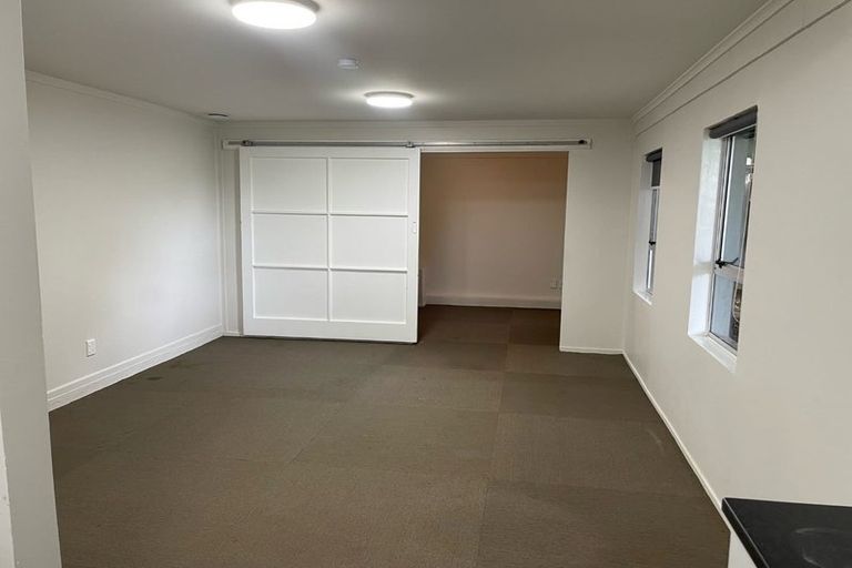 Photo of property in 18 Fairway Avenue, Red Beach, 0932