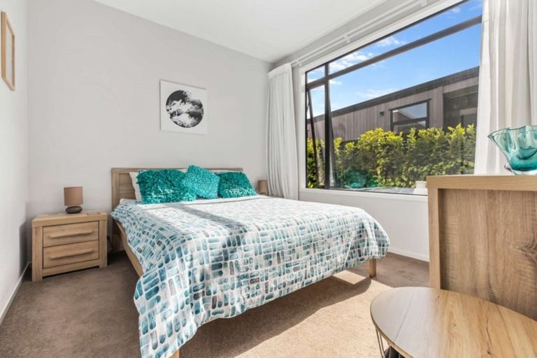 Photo of property in 21 Liberation Road, Papakura, 2110