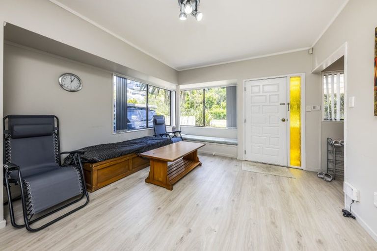 Photo of property in 204 Mellons Bay Road, Mellons Bay, Auckland, 2014