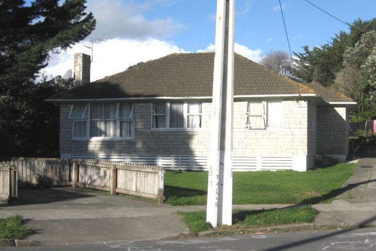 Photo of property in 21 Worcester Place, Cannons Creek, Porirua, 5024