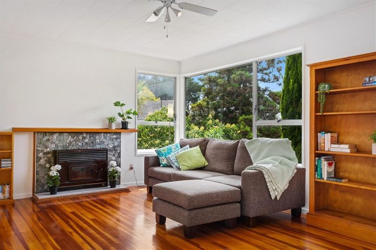 Photo of property in 3 Temuri Place, Glendene, Auckland, 0602