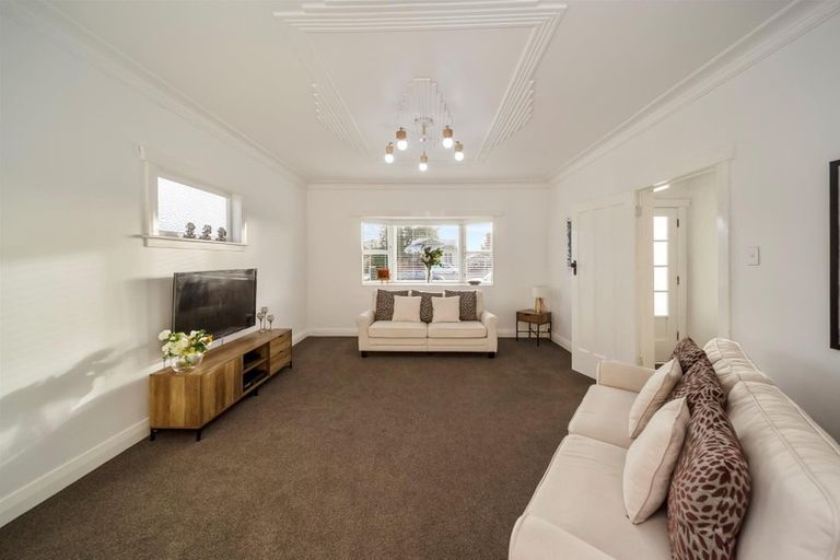 Photo of property in 18 Albion Street, Hawera, 4610