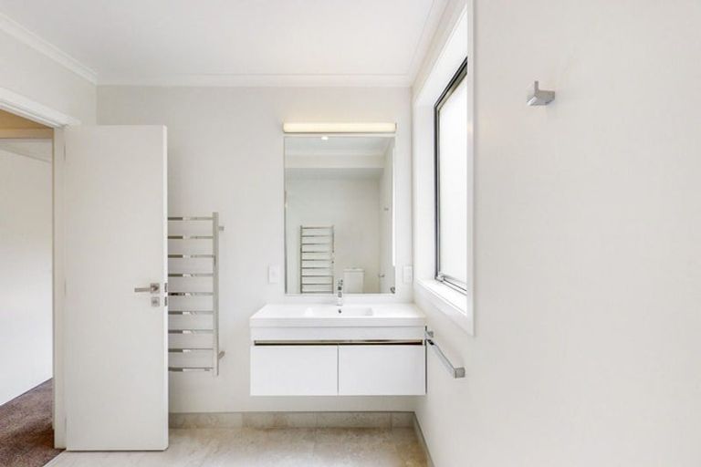 Photo of property in 13 Jacobsen Lane, Ngaio, Wellington, 6035