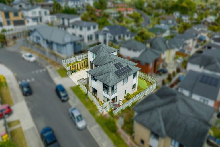 Photo of property in 24 Eric Gifford Drive, Ranui, Auckland, 0612